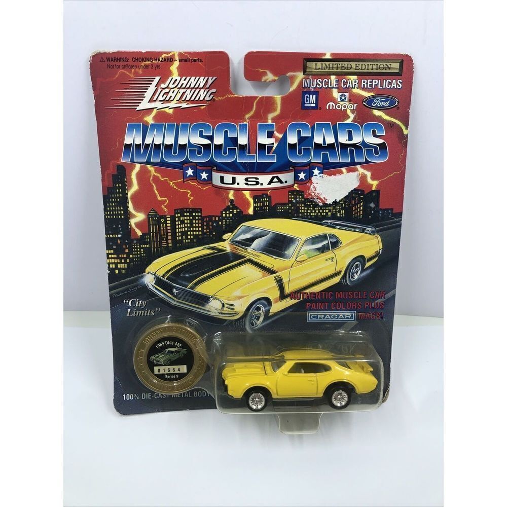 Johnny Lightning Muscle Cars USA 1969 Olds 442 Yellow Diecast 1/64 Series 9